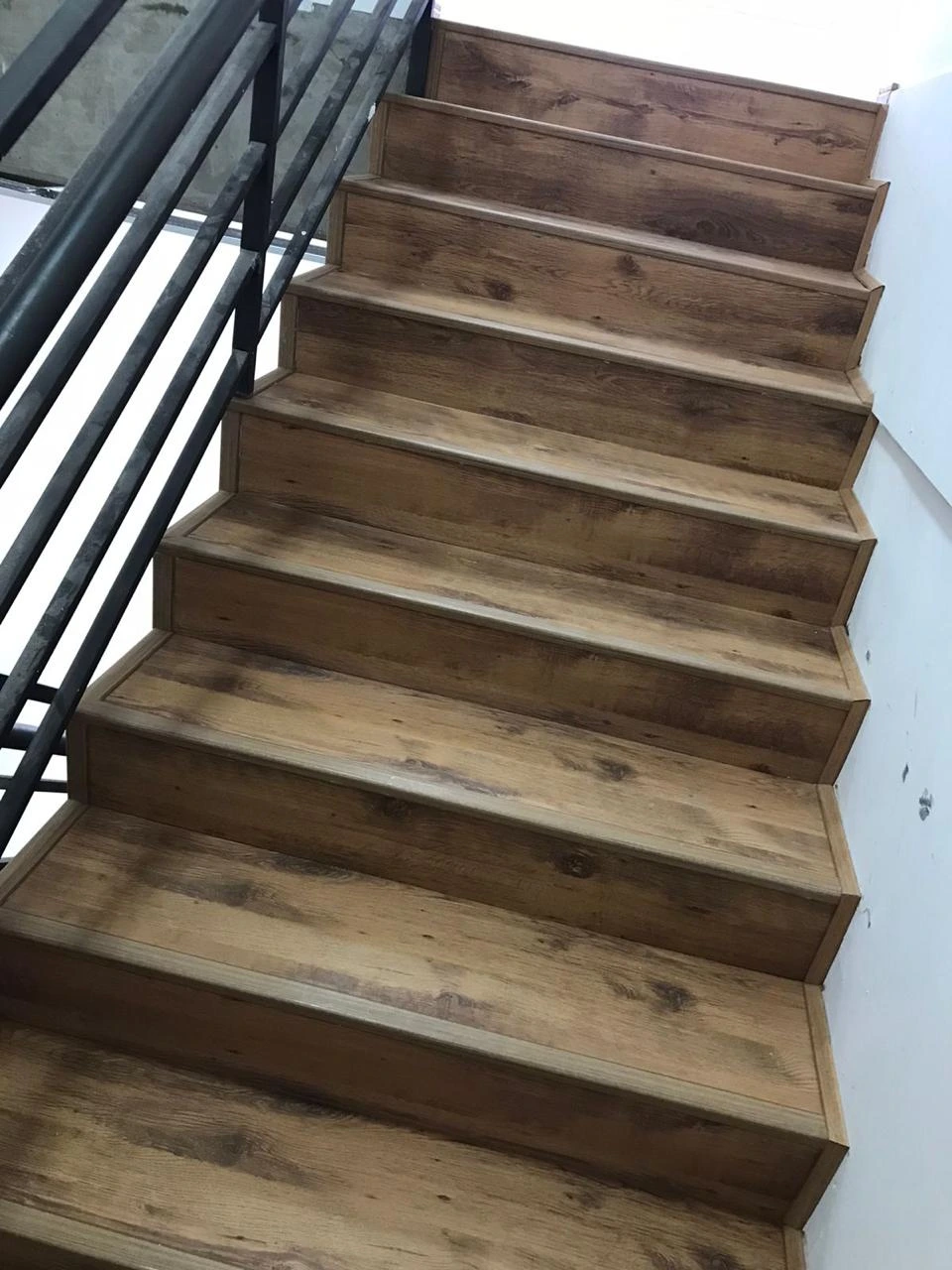 Escada com piso laminado